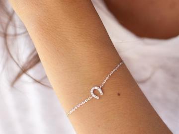 Vente au détail: Bracelet fer à cheval serti de strass en argent