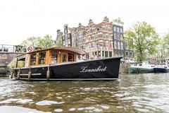 Rent per 1,5 hour: Zonneboot - Luxury electric saloon boat - 12 people