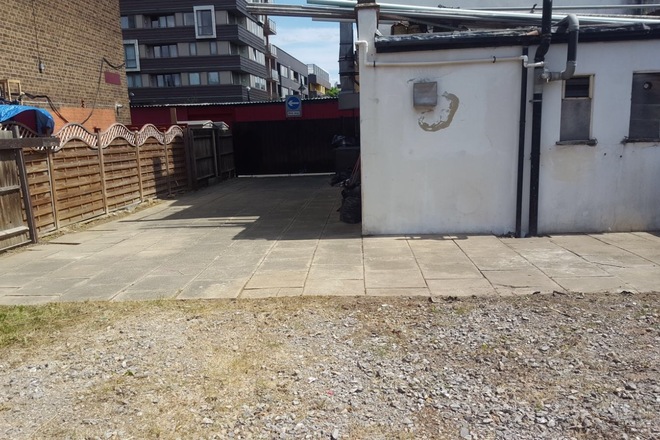 London U.K., Secure Car Park spaces to let In Shadwell East