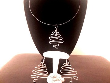Vente au détail: parure argentée collier+boucles d’oreille+bague