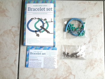 Vente au détail: set création bracelet perles bleues et breloques
