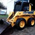 En alquiler: MINICARGADORA JOHN DEERE 317