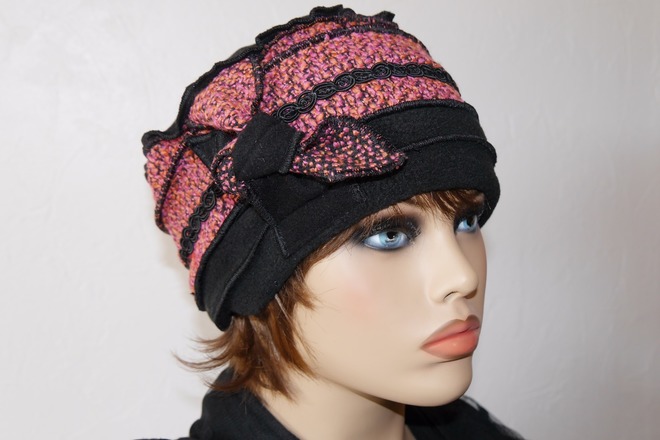 Bonnet toque rose et noire en polyester et laine Nina 18 