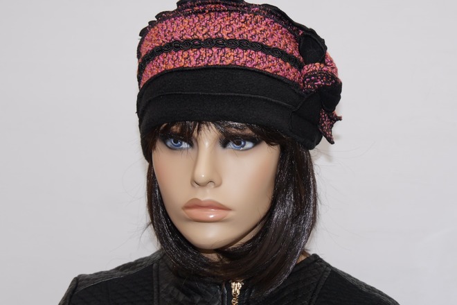 Bonnet toque rose et noire en polyester et laine Nina 18 