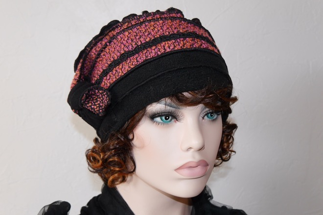 Bonnet toque rose et noire en polyester et laine Nina 18 