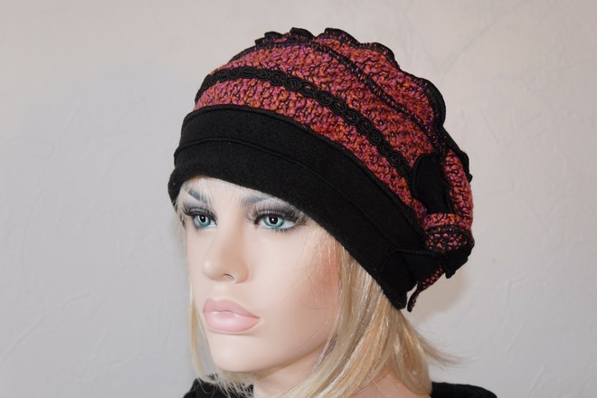 Bonnet toque rose et noire en polyester et laine Nina 18 