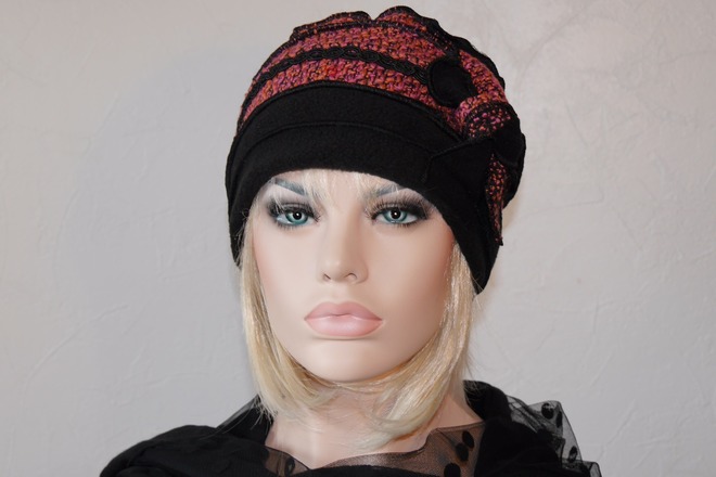 Bonnet toque rose et noire en polyester et laine Nina 18 