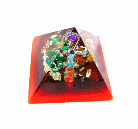 Orgonite pyramide énergétique croix de vie Ankh 