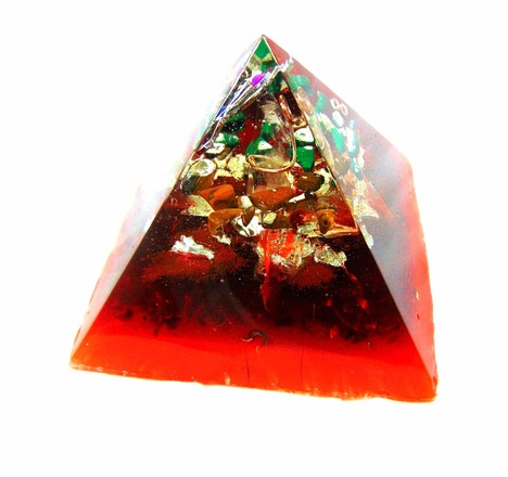 Orgonite pyramide énergétique croix de vie Ankh 