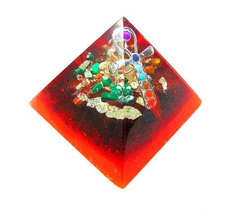 Orgonite pyramide énergétique croix de vie Ankh 