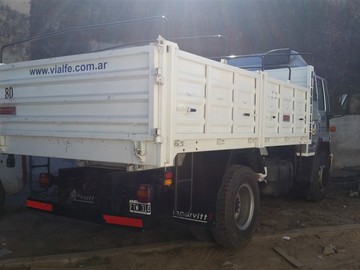 En alquiler: Volcador Ford Cargo 1831