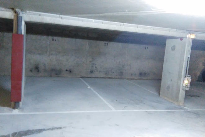 Paris France, Loue Place de Parking 