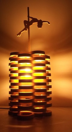 Lampe pole dance artisanale en bois