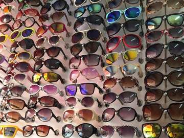 Comprar ahora: (160) Men & Women PVC Fashion Sunglasses With Assorted Style