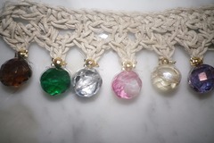 Vente au détail: Parures de perles multicolores