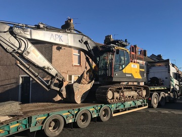 Daily Equipment Rental: Volvo EC220E Tracked Excavator
