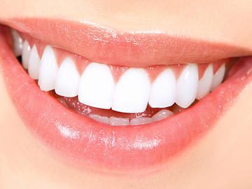 Ofreciendo Servicios: Teeth Whitening (3 Sessions)