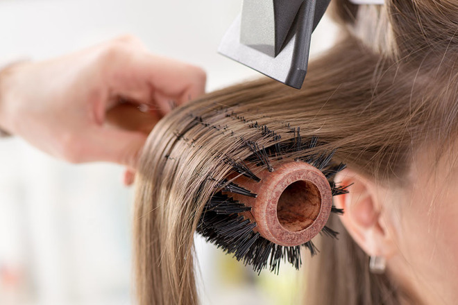 Deep clean facial + collagen + regular mani/pedi + Blow dry