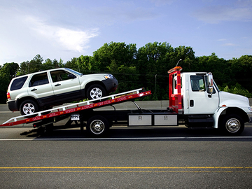 Anuncio: Get FREE towing plus 10% OFF when you repair with us!