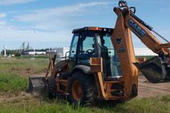 En alquiler: RETROEXCAVADORA CON OPERADOR