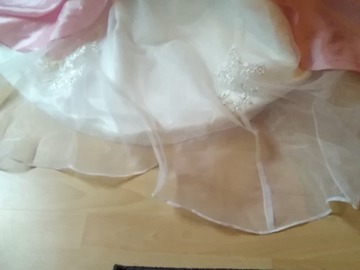 Myydään (Yksityinen): Käyttämätön vaaleanpunainen /valkoinen puku