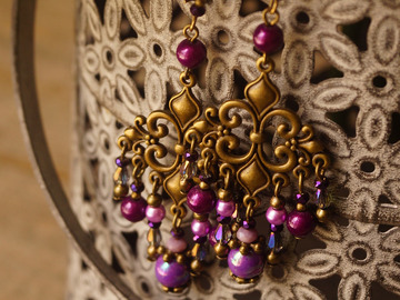 Vente au détail: Boucles d'oreilles chandelier violet