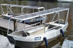 Rent per 3 hours: Boaty - max 6 people