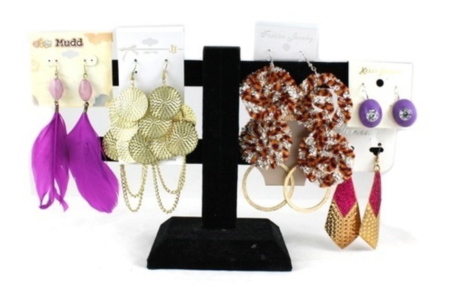 700+ Pairs Women's Dangling Earrings Clearance - Retail $7,806.23