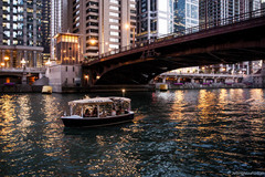 Rent per hour: Chicago Duffy Boat - Max. 10 people