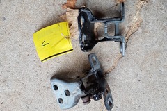 Selling with online payment: Jeep Commander - Rear Door Hinges