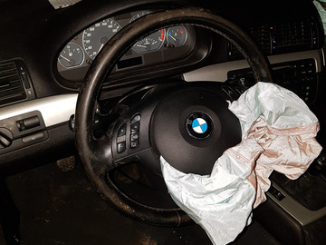 Selling with online payment: 2003 BMW 330ci - Steering Wheel - Airbags are out