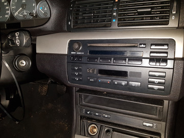 Selling with online payment: 2003 BMW 330ci - CD Player and Radio - OEM