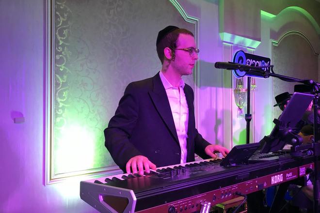 Yossi Shtendig The Simcha Mall Top songs by yossi shtendig. yossi shtendig the simcha mall