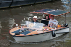 Rent per hour: Romantic Boats "Ambolux" - max 3 people