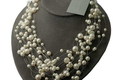 Comprar ahora: 18 pcs-- Floating Pearl Necklace-- $15.00 retail-- $5.00 each