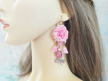 Vente au détail: Boucles d'oreilles rose douce fleur pompon 