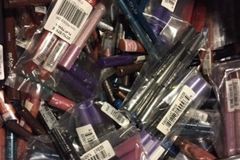 Buy Now: 500 Piece Wholesale Makeup Lot Perfect for Online Ebay Godaddy