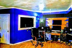 Rent Podcast Studio: Showroom Studios