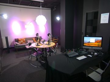 Rent Podcast Studio: Podcast Lounge