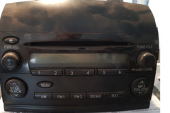 Selling with online payment: 2007 Toyota Sienna - Radio with CD/MP3 Player