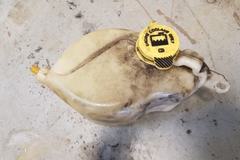 Selling with online payment: 2010 Dodge Journey - Coolant Tank