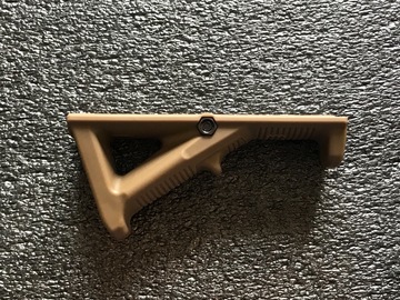 Selling: Magpul pts AFG (  angled fore grip ) repro tan and black