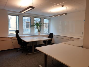 Vuokrataan: Subletting an 18m2 room in shared office in Punavuori (furnished)