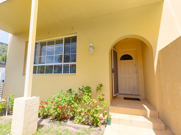 Renting out:   North Bondi NSW ,Family House Minutes to Bondi Beach