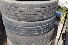 Selling with online payment: 2008 Ford F-550 - Set of Wheels and Tires ( Set ot 6)