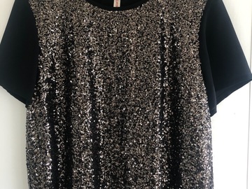 Selling: Beautiful sequinned top