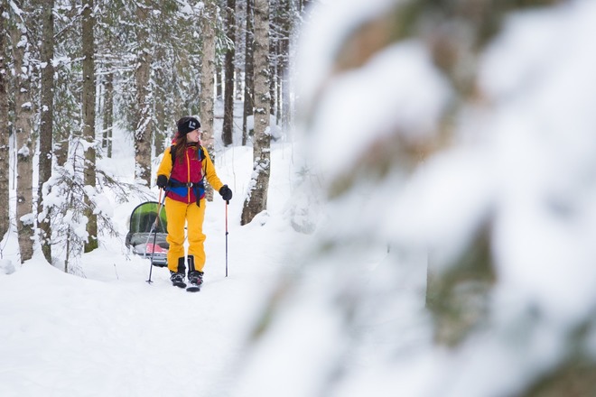 OAC KAR u 147 likulumikengät ja Black Diamond sauvat