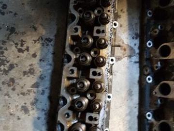 Selling with online payment: 1980 to 1985 Mercedes 380SL - Cylinder Heads