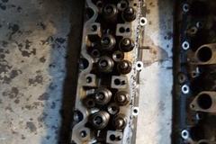 Selling with online payment: 1980 to 1985 Mercedes 380SL - Cylinder Heads