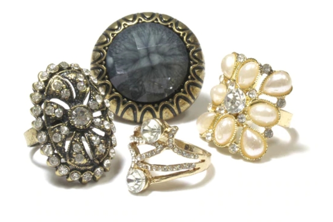 (1,047 Piece) Stylish Rings For Women - Fashion Jewelry Lot
